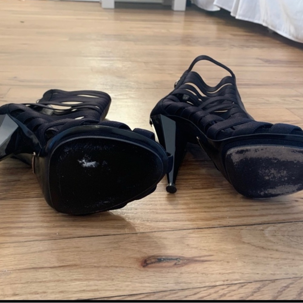 Black Gucci heel